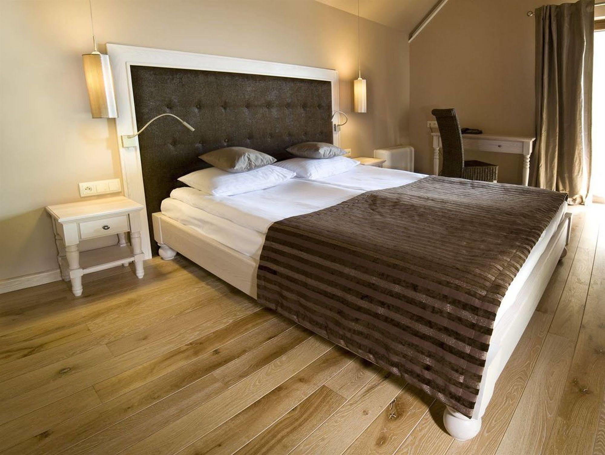 Hotel Remes Opalenica Exteriér fotografie